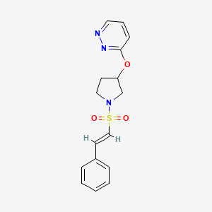 molecular formula C16H17N3O3S B2489416 (E)-3-((1-(苯乙烯基磺酰基)吡咯烷-3-基)氧基)吡啶并[1,2-c]吡嗪 CAS No. 2034885-62-4