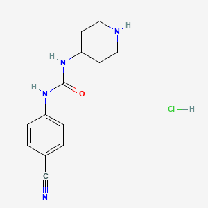 molecular formula C13H17ClN4O B2489503 1-(4-氰苯基)-3-哌啶-4-基-脲盐酸盐 CAS No. 1286273-77-5