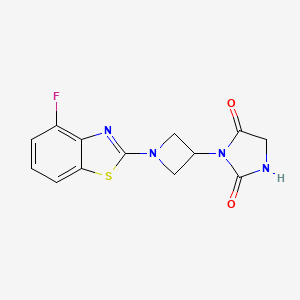 molecular formula C13H11FN4O2S B2490101 3-[1-(4-Fluoro-1,3-benzothiazol-2-yl)azetidin-3-yl]imidazolidine-2,4-dione CAS No. 2380166-47-0