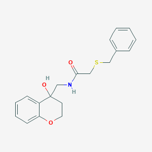 molecular formula C19H21NO3S B2490250 2-(苄硫基)-N-((4-羟基色酮-4-基)甲基)乙酰胺 CAS No. 1396858-34-6