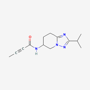 molecular formula C13H18N4O B2490377 N-(2-Propan-2-yl-5,6,7,8-tetrahydro-[1,2,4]triazolo[1,5-a]pyridin-6-yl)but-2-ynamide CAS No. 2411219-96-8
