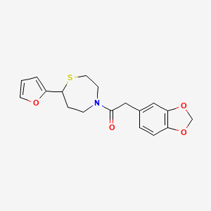 molecular formula C18H19NO4S B2490412 2-(Benzo[d][1,3]dioxol-5-yl)-1-(7-(furan-2-yl)-1,4-thiazepan-4-yl)ethanone CAS No. 1705931-58-3