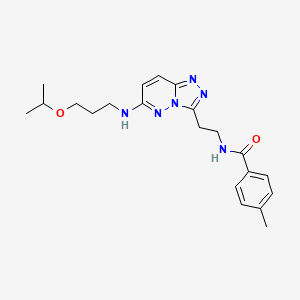 molecular formula C21H28N6O2 B2490655 4-methyl-N-[2-(6-{[3-(propan-2-yloxy)propyl]amino}-[1,2,4]triazolo[4,3-b]pyridazin-3-yl)ethyl]benzamide CAS No. 873002-40-5