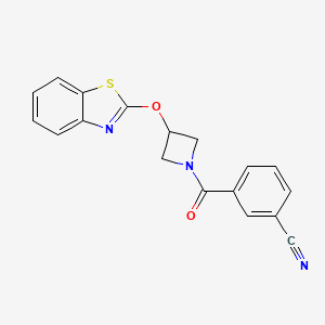 molecular formula C18H13N3O2S B2491271 3-(3-(Benzo[d]thiazol-2-yloxy)azetidine-1-carbonyl)benzonitrile CAS No. 1421480-93-4