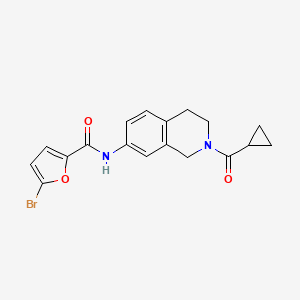 molecular formula C18H17BrN2O3 B2491339 5-溴-N-(2-(环丙酰基)-1,2,3,4-四氢异喹啉-7-基)呋喃-2-甲酰胺 CAS No. 955713-17-4