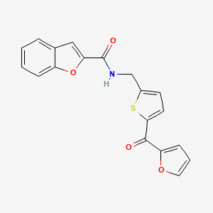 molecular formula C19H13NO4S B2491825 N-((5-(furan-2-carbonyl)thiophène-2-yl)méthyl)benzofuran-2-carboxamide CAS No. 1797964-11-4