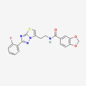 molecular formula C20H15FN4O3S B2491918 N-(2-(2-(2-fluorophenyl)thiazolo[3,2-b][1,2,4]triazol-6-yl)ethyl)benzo[d][1,3]dioxole-5-carboxamide CAS No. 946205-18-1