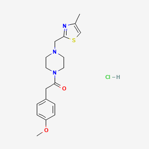 2-(4-Methoxyphenyl)-1-(4-((4-methylthiazol-2-yl)methyl)piperazin-1-yl)ethanone hydrochloride