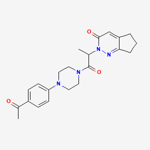 molecular formula C22H26N4O3 B2492400 2-(1-(4-(4-acetylphenyl)piperazin-1-yl)-1-oxopropan-2-yl)-6,7-dihydro-2H-cyclopenta[c]pyridazin-3(5H)-one CAS No. 2034470-30-7