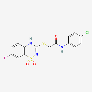 molecular formula C15H11ClFN3O3S2 B2492509 N-(4-chlorophenyl)-2-((7-fluoro-1,1-dioxido-4H-benzo[e][1,2,4]thiadiazin-3-yl)thio)acetamide CAS No. 886953-94-2