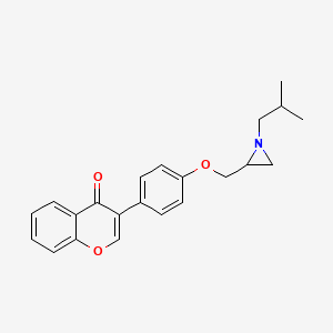 molecular formula C22H23NO3 B2492518 3-[4-[[1-(2-Methylpropyl)aziridin-2-yl]methoxy]phenyl]chromen-4-one CAS No. 2418673-04-6