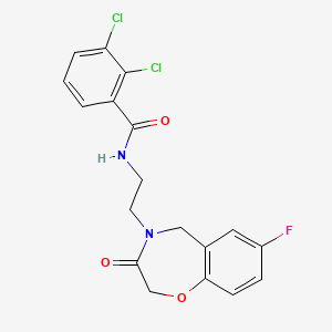 molecular formula C18H15Cl2FN2O3 B2492676 2,3-二氯-N-(2-(7-氟-3-氧代-2,3-二氢苯并[f][1,4]噁唑啉-4(5H)-基)乙基)苯甲酰胺 CAS No. 2034551-17-0