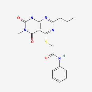 molecular formula C19H21N5O3S B2492982 2-((6,8-dimethyl-5,7-dioxo-2-propyl-5,6,7,8-tetrahydropyrimido[4,5-d]pyrimidin-4-yl)thio)-N-phenylacetamide CAS No. 852170-82-2