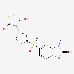 molecular formula C15H15N3O6S2 B2493094 3-(1-((3-Methyl-2-oxo-2,3-dihydrobenzo[d]oxazol-5-yl)sulfonyl)pyrrolidin-3-yl)thiazolidine-2,4-dione CAS No. 1795449-28-3