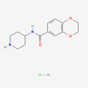 molecular formula C14H19ClN2O3 B2493274 N-(哌啶-4-基)-2,3-二氢苯并[b][1,4]二噁烷-6-羧酰胺盐酸盐 CAS No. 1353958-48-1
