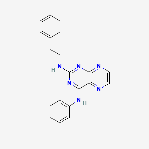 molecular formula C22H22N6 B2494157 (2,5-二甲基苯基){2-[(2-苯乙基)氨基]蝶啶-4-基}胺 CAS No. 946290-47-7