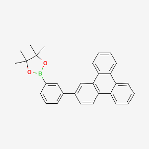 molecular formula C30H27BO2 B2494272 4,4,5,5-Tetrametil-2-(3-(trifenilen-2-il)fenil)-1,3,2-dioxaborolano CAS No. 1115639-92-3