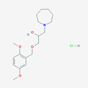 molecular formula C18H30ClNO4 B2495325 1-(氮杂环庚烷-1-基)-3-((2,5-二甲氧基苄氧)丙基)醇盐酸盐 CAS No. 1185533-13-4