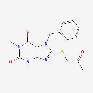 molecular formula C17H18N4O3S B2495935 7-苄基-1,3-二甲基-8-((2-氧代丙基)硫)-1H-嘧啶-2,6(3H,7H)-二酮 CAS No. 332905-29-0