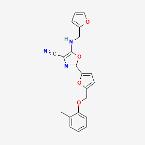 molecular formula C21H17N3O4 B2495956 5-((呋喃-2-基甲基)氨基)-2-(5-((邻甲苯氧基)甲基)呋喃-2-基)噁唑-4-碳腈 CAS No. 941912-36-3