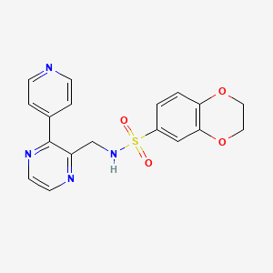 molecular formula C18H16N4O4S B2496354 N-{[3-(吡啶-4-基)吡嗪-2-基]甲基}-2,3-二氢-1,4-苯并二氧杂环己烷-6-磺酰胺 CAS No. 2097891-55-7