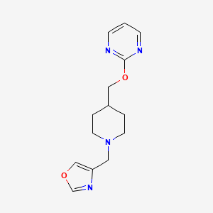 molecular formula C14H18N4O2 B2497317 4-[[4-(Pyrimidin-2-yloxymethyl)piperidin-1-yl]methyl]-1,3-oxazole CAS No. 2379987-43-4