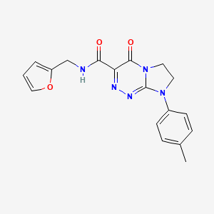 molecular formula C18H17N5O3 B2497792 N-(フラン-2-イルメチル)-4-オキソ-8-(p-トルイル)-4,6,7,8-テトラヒドロイミダゾ[2,1-c][1,2,4]トリアジン-3-カルボキサミド CAS No. 946229-85-2