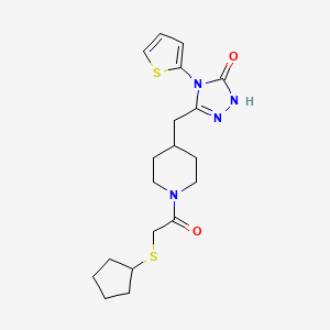 molecular formula C19H26N4O2S2 B2499305 3-((1-(2-(环戊基硫基)乙酰)哌啶-4-基甲基)-4-(噻吩-2-基)-1H-1,2,4-三唑-5(4H)-酮 CAS No. 2034226-71-4