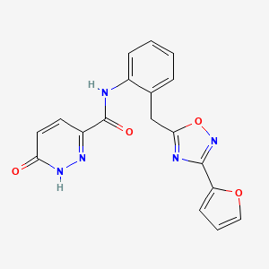 molecular formula C18H13N5O4 B2502557 N-(2-((3-(furan-2-yl)-1,2,4-oxadiazol-5-yl)methyl)phenyl)-6-oxo-1,6-dihydropyridazine-3-carboxamide CAS No. 1797267-71-0