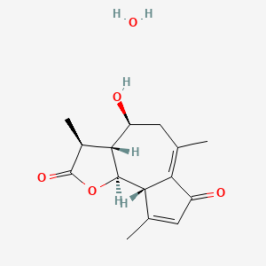 (3S,3aR,4S,9aS,9bR)-4-hydroxy-3,6,9-trimethyl-3,3a,4,5-tetrahydroazuleno[4,5-b]furan-2,7(9aH,9bH)-dione hydrate