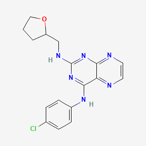molecular formula C17H17ClN6O B2503177 （4-氯苯基）{2-[(氧杂环己烷-2-基甲基）氨基]蝶啶-4-基}胺 CAS No. 946289-27-6