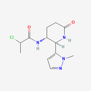 molecular formula C12H17ClN4O2 B2503433 2-Chloro-N-[(2R,3R)-2-(2-methylpyrazol-3-yl)-6-oxopiperidin-3-yl]propanamide CAS No. 2411183-53-2