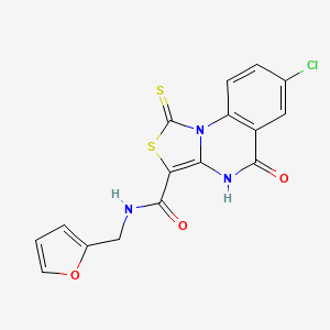 molecular formula C16H10ClN3O3S2 B2503545 7-chloro-N-(2-furylmethyl)-5-oxo-1-thioxo-4,5-dihydro[1,3]thiazolo[3,4-a]quinazoline-3-carboxamide CAS No. 1114627-75-6