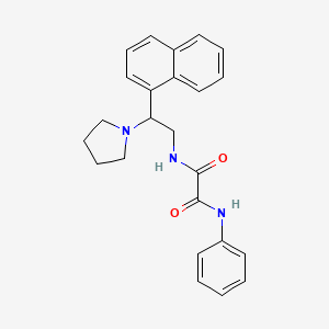 molecular formula C24H25N3O2 B2503943 N1-(2-(naphthalen-1-yl)-2-(pyrrolidin-1-yl)ethyl)-N2-phenyloxalamide CAS No. 941977-33-9