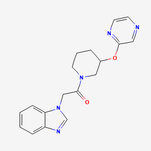 molecular formula C18H19N5O2 B2503946 2-(1H-benzo[d]imidazol-1-yl)-1-(3-(pyrazin-2-yloxy)piperidin-1-yl)ethanone CAS No. 2034251-71-1