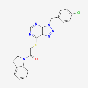 molecular formula C21H17ClN6OS B2504322 2-((3-(4-氯苄基)-3H-[1,2,3]三唑并[4,5-d]嘧啶-7-基)硫代)-1-(吲哚-1-基)乙酮 CAS No. 941905-98-2