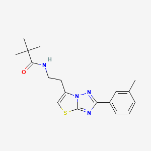 molecular formula C18H22N4OS B2505021 N-(2-(2-(m-甲苯基)噻唑并[3,2-b][1,2,4]三唑-6-基)乙基)新戊酰胺 CAS No. 894035-96-2