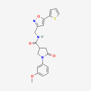 molecular formula C20H19N3O4S B2505791 1-(3-甲氧苯基)-5-氧代-N-((5-(噻吩-2-基)异恶唑-3-基)甲基)吡咯烷-3-甲酰胺 CAS No. 946263-51-0