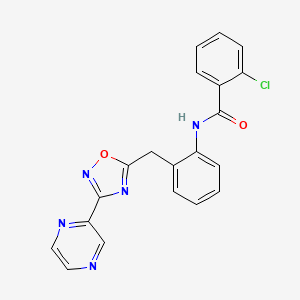 molecular formula C20H14ClN5O2 B2505949 2-chloro-N-(2-((3-(pyrazin-2-yl)-1,2,4-oxadiazol-5-yl)methyl)phenyl)benzamide CAS No. 2034576-33-3