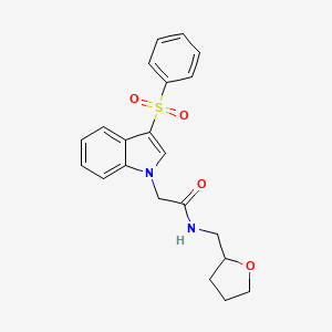 molecular formula C21H22N2O4S B2506320 2-(3-(phenylsulfonyl)-1H-indol-1-yl)-N-((tetrahydrofuran-2-yl)methyl)acetamide CAS No. 942003-74-9
