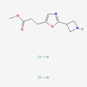 molecular formula C10H16Cl2N2O3 B2506729 3-[2-(Azetidin-3-il)-1,3-oxazol-5-il]propanoato de metilo; dihidrocloruro CAS No. 2470438-73-2