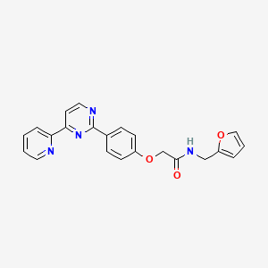 molecular formula C22H18N4O3 B2507297 N-(2-フリルメチル)-2-{4-[4-(2-ピリジニル)-2-ピリミジニル]フェノキシ}アセトアミド CAS No. 478034-01-4