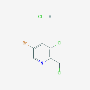 molecular formula C6H5BrCl3N B2507559 Clorhidrato de 5-bromo-3-cloro-2-(clorometil)piridina CAS No. 1955553-48-6