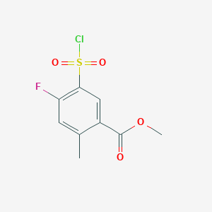 molecular formula C9H8ClFO4S B2507804 Methyl 5-(chlorosulfonyl)-4-fluoro-2-methylbenzoate CAS No. 1566997-25-8