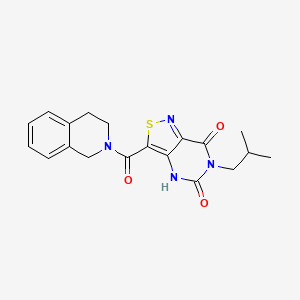 molecular formula C19H20N4O3S B2508215 3-[3,4-dihydro-2(1H)-isoquinolinylcarbonyl]-6-isobutylisothiazolo[4,3-d]pyrimidine-5,7(4H,6H)-dione CAS No. 1251618-75-3