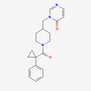 3-{[1-(1-Phenylcyclopropanecarbonyl)piperidin-4-yl]methyl}-3,4-dihydropyrimidin-4-one