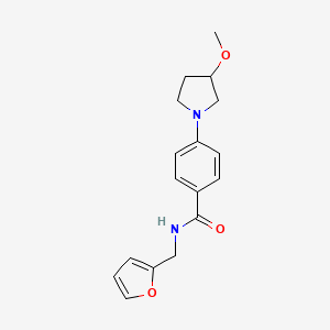 molecular formula C17H20N2O3 B2508551 N-(呋喃-2-基甲基)-4-(3-甲氧基吡咯烷-1-基)苯甲酰胺 CAS No. 1797022-15-1