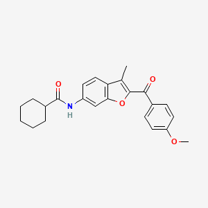 molecular formula C24H25NO4 B2509575 N-[2-(4-メトキシベンゾイル)-3-メチル-1-ベンゾフラン-6-イル]シクロヘキサンカルボキサミド CAS No. 929514-31-8