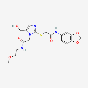 molecular formula C18H22N4O6S B2509656 N-(benzo[d][1,3]dioxol-5-yl)-2-((5-(hydroxymethyl)-1-(2-((2-methoxyethyl)amino)-2-oxoethyl)-1H-imidazol-2-yl)thio)acetamide CAS No. 921844-64-6
