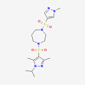 molecular formula C17H28N6O4S2 B2509658 1-((1-isopropyl-3,5-dimethyl-1H-pyrazol-4-yl)sulfonyl)-4-((1-methyl-1H-pyrazol-4-yl)sulfonyl)-1,4-diazepane CAS No. 2034338-06-0